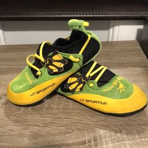La sportiva climbing shoes kids sz 1.5